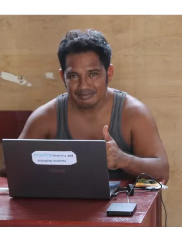 Polce Paulus Nggelan, S.Pd